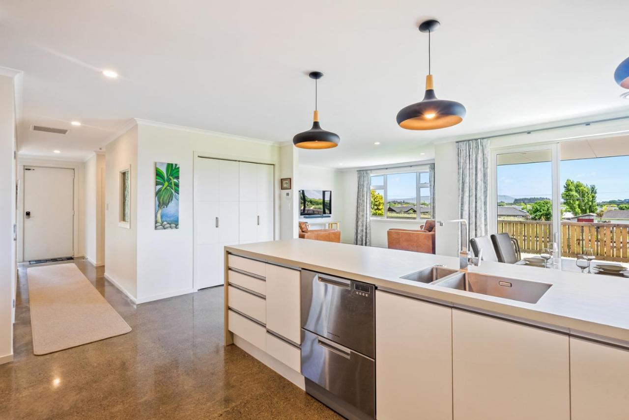 Matenga Townhouse - Waikanae Holiday Home エクステリア 写真