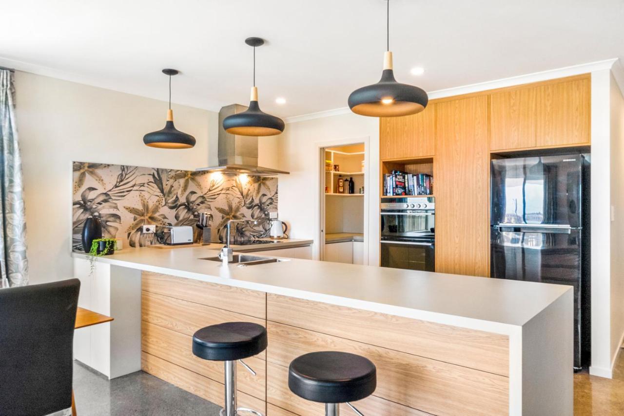 Matenga Townhouse - Waikanae Holiday Home エクステリア 写真