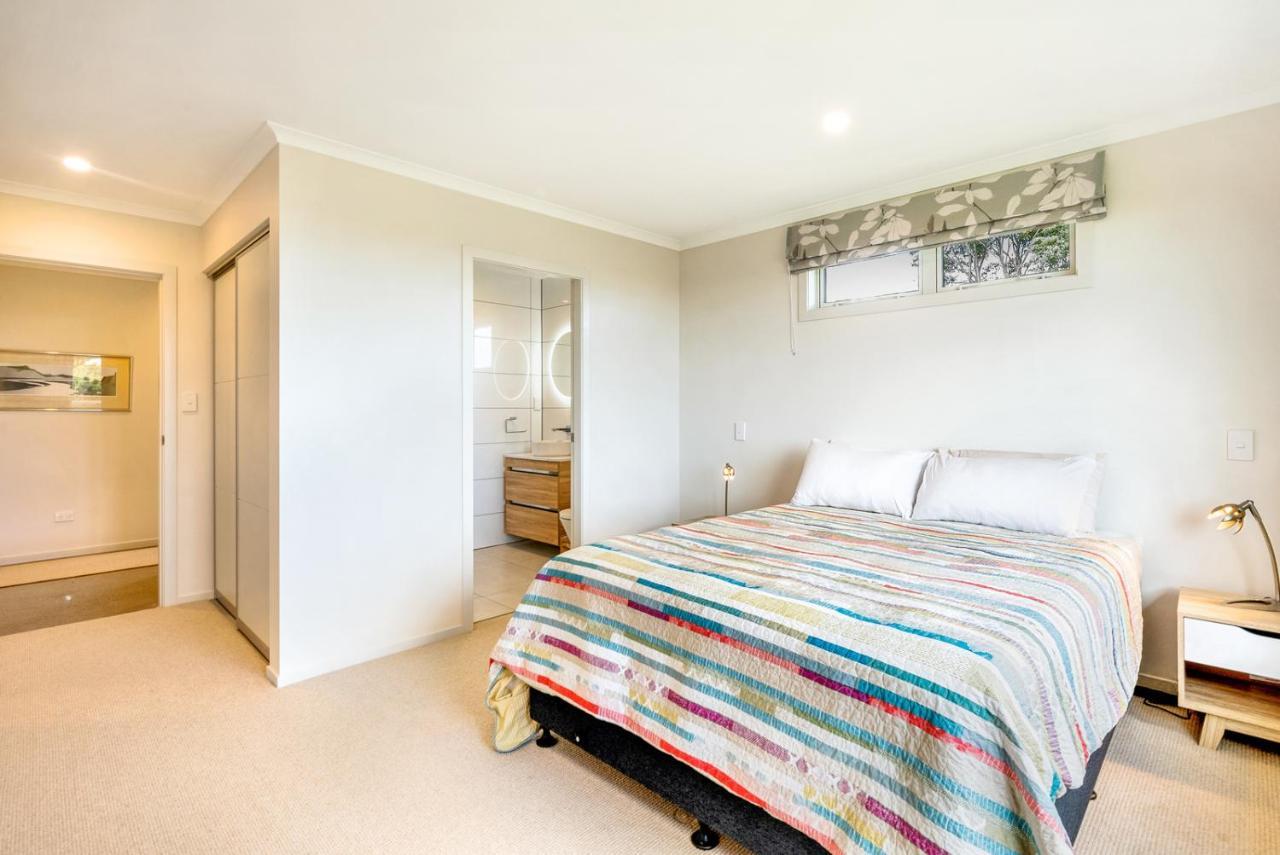 Matenga Townhouse - Waikanae Holiday Home エクステリア 写真